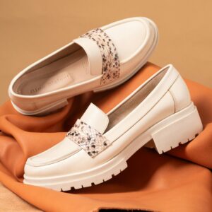 Elegant Cream Loafers with Snakeskin Accent and Chunky Sole